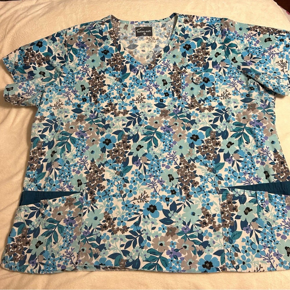 Barely worn 3XL Medical Scrub Top. White with Teal and Gray Floral